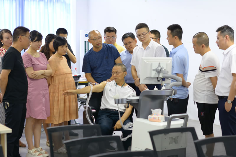 綿陽市、江油市醫(yī)療領(lǐng)航者蒞臨我司，共繪健康未來新篇章！3.jpg
