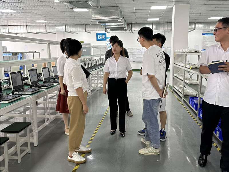 市局領(lǐng)導蒞臨指導，共繪綿陽市先鋒醫(yī)療器械新篇章！2.jpg