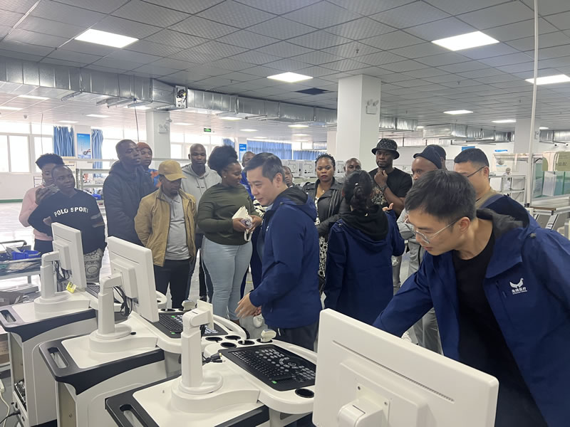 綿陽非洲留學(xué)生團參訪我司工廠，共促中外國際交流與商務(wù)合作新篇章！5.jpg