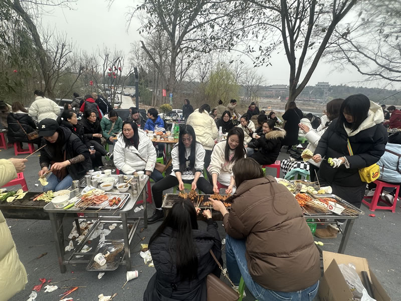 綿陽(yáng)市先鋒醫(yī)療器械有限公司—— 慶祝“3.8婦女節(jié)”，共赴燒烤盛宴，致敬巾幗風(fēng)采1.jpg